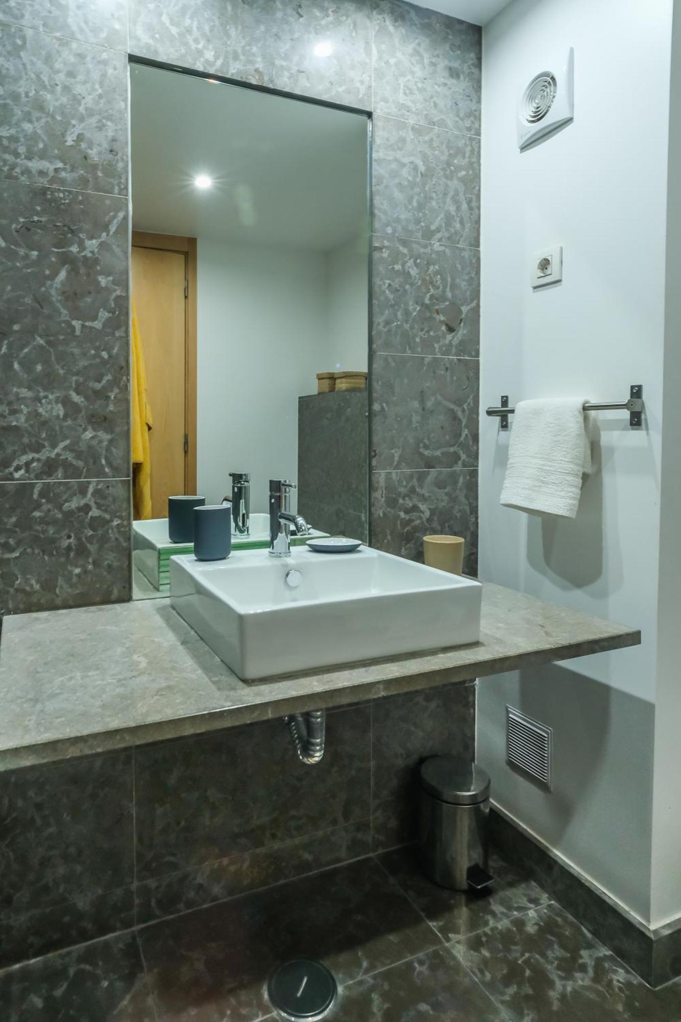 Almarina Apartment, * Lagos